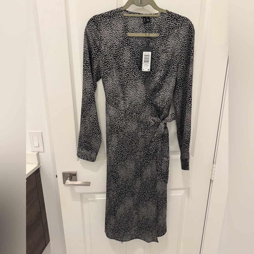 Vero Moda Monochrome Leaf Print Top